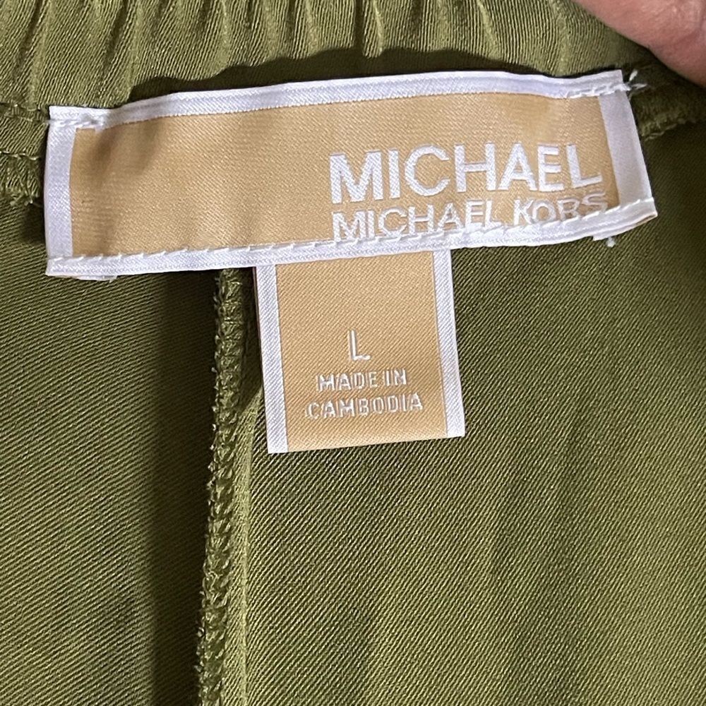 Micheal Kors - Cargo Pants Size: Large           Color: Smoky Olive - Picture 7 of 8